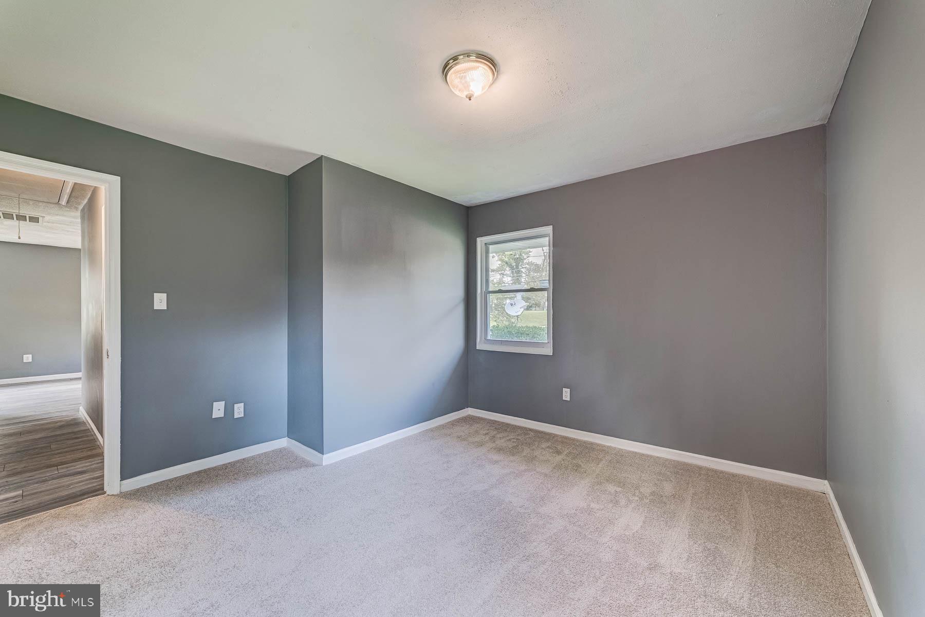 SOUTH LAWN - Residential