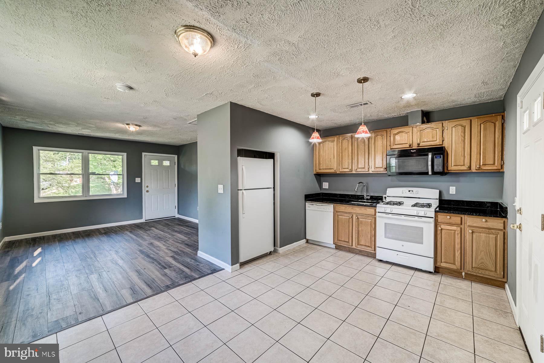 SOUTH LAWN - Residential