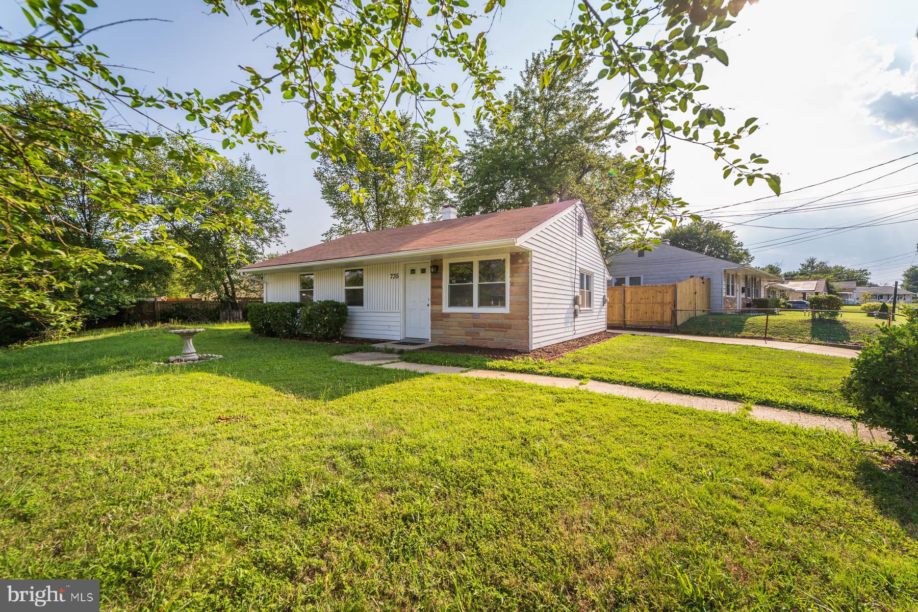 SOUTH LAWN - Residential