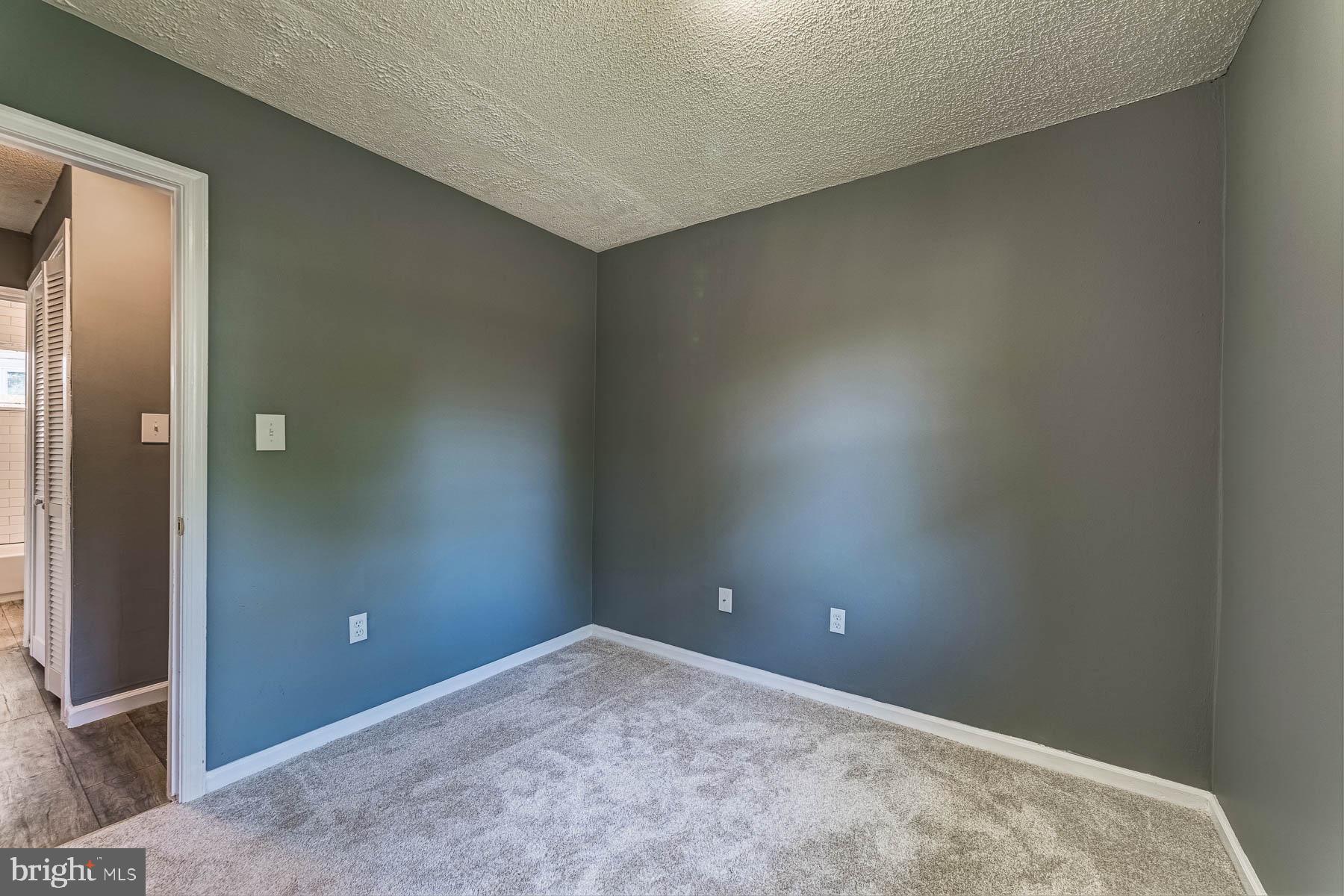 SOUTH LAWN - Residential