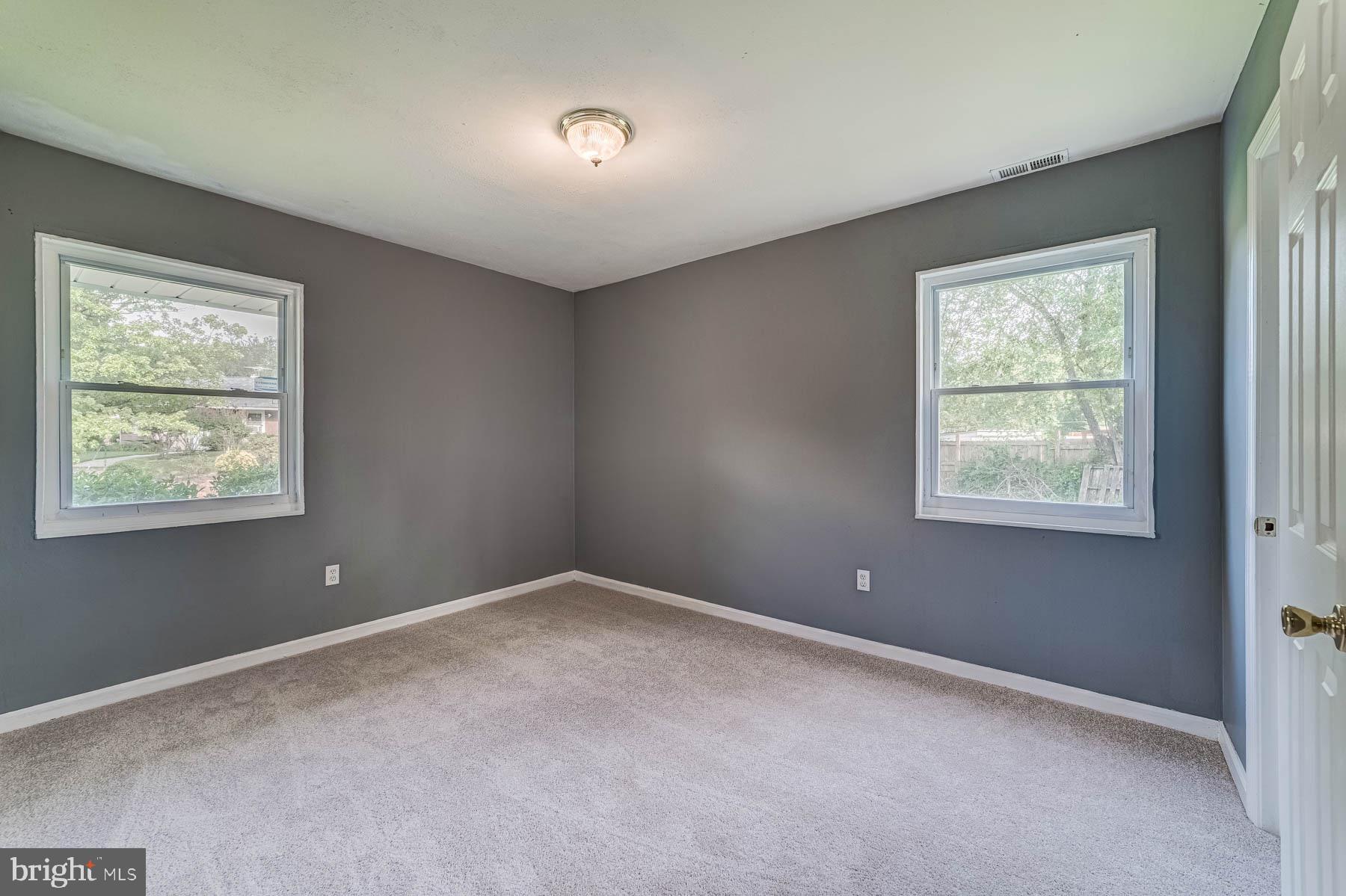 SOUTH LAWN - Residential