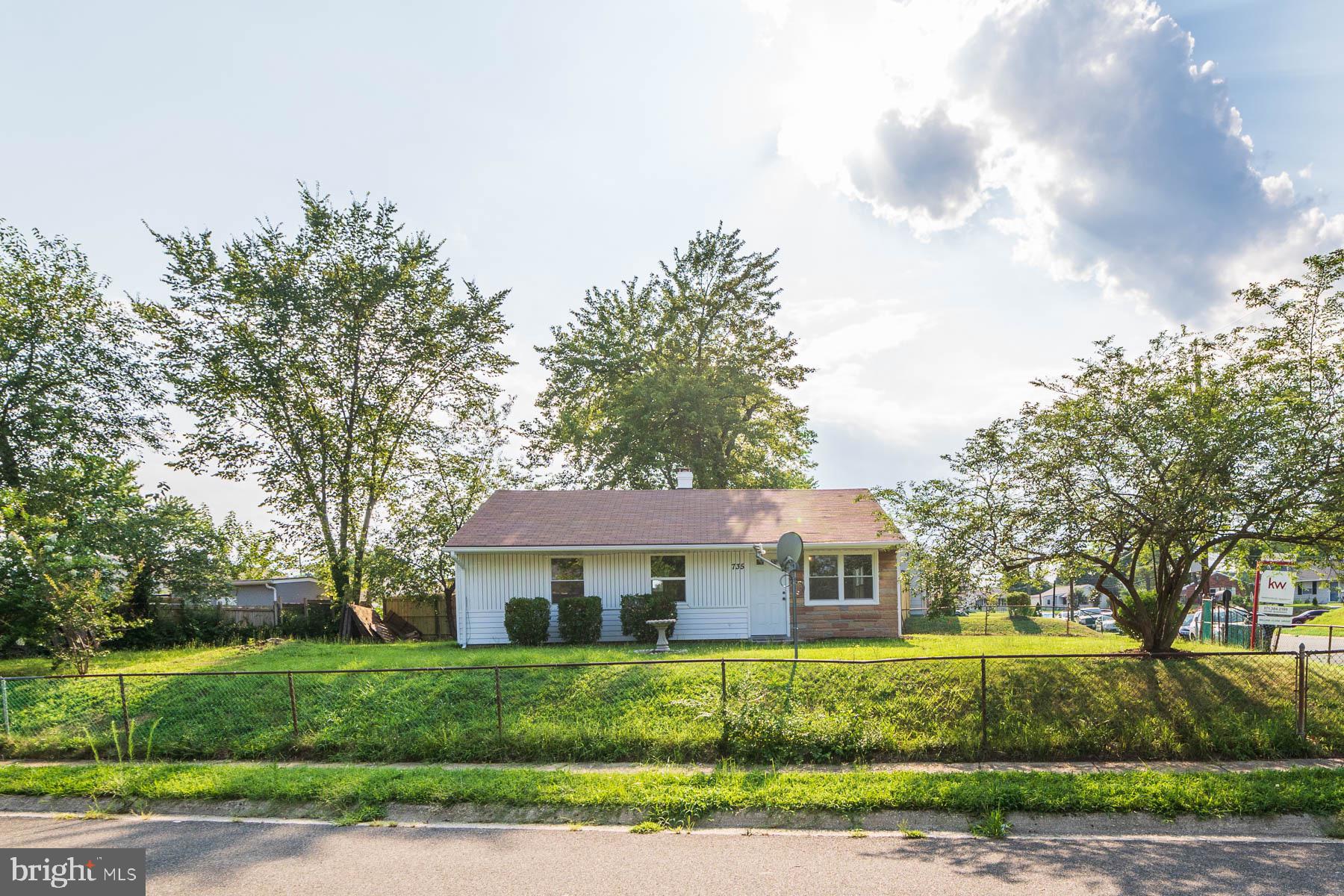 SOUTH LAWN - Residential