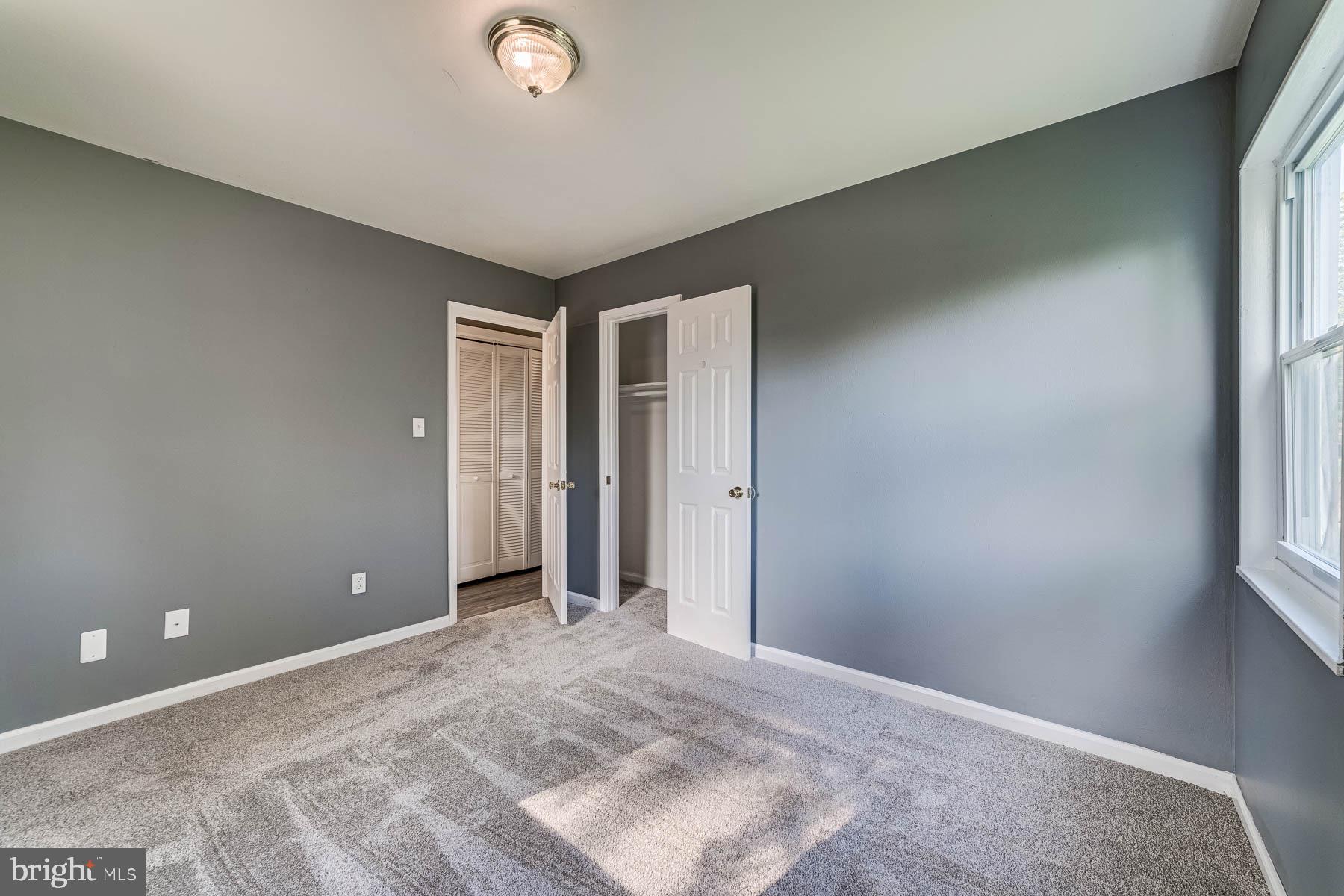 SOUTH LAWN - Residential