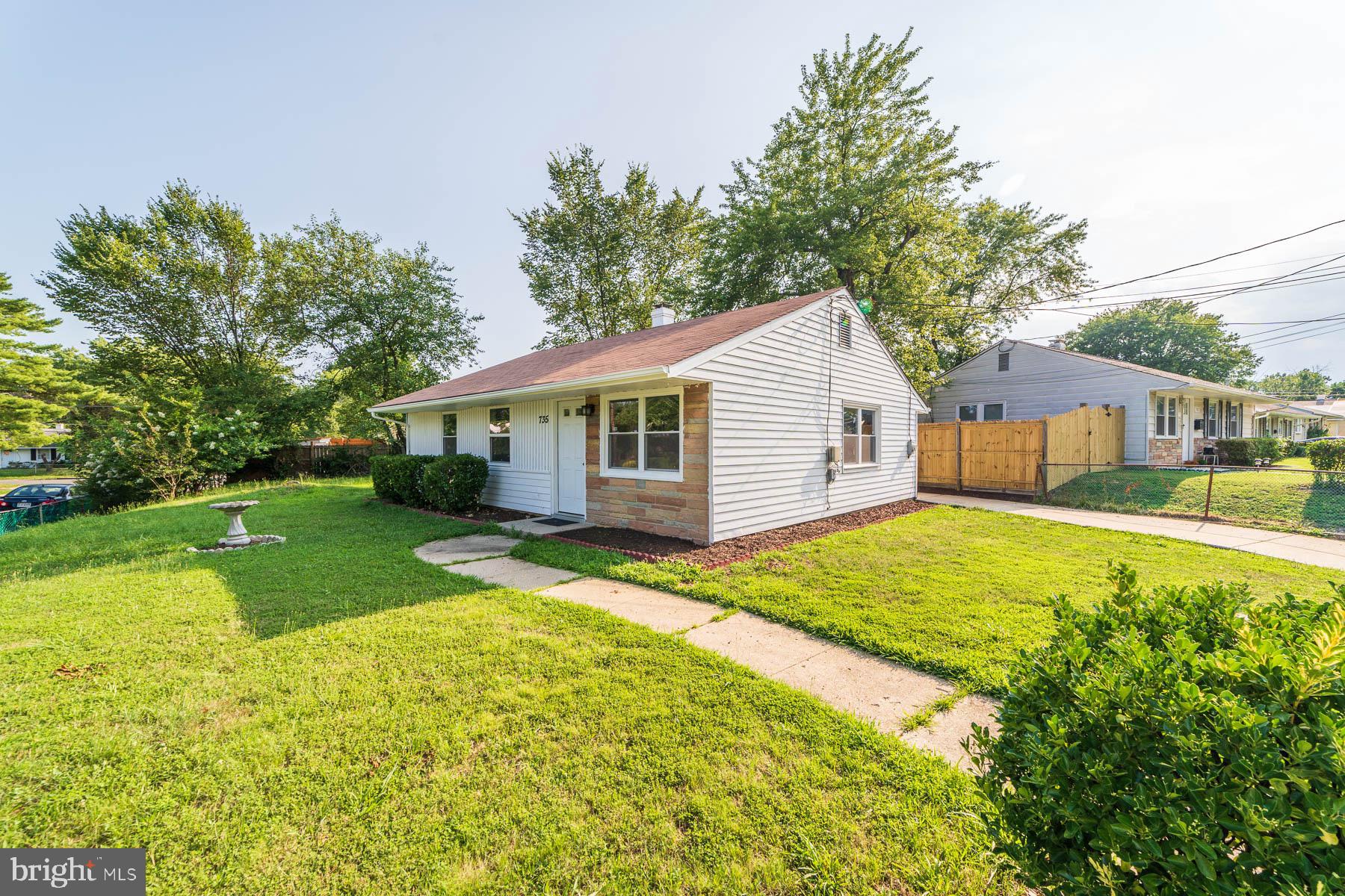 SOUTH LAWN - Residential