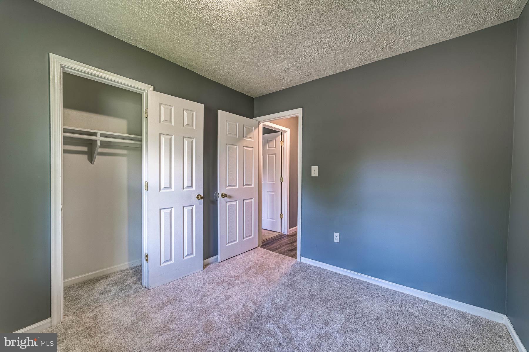 SOUTH LAWN - Residential