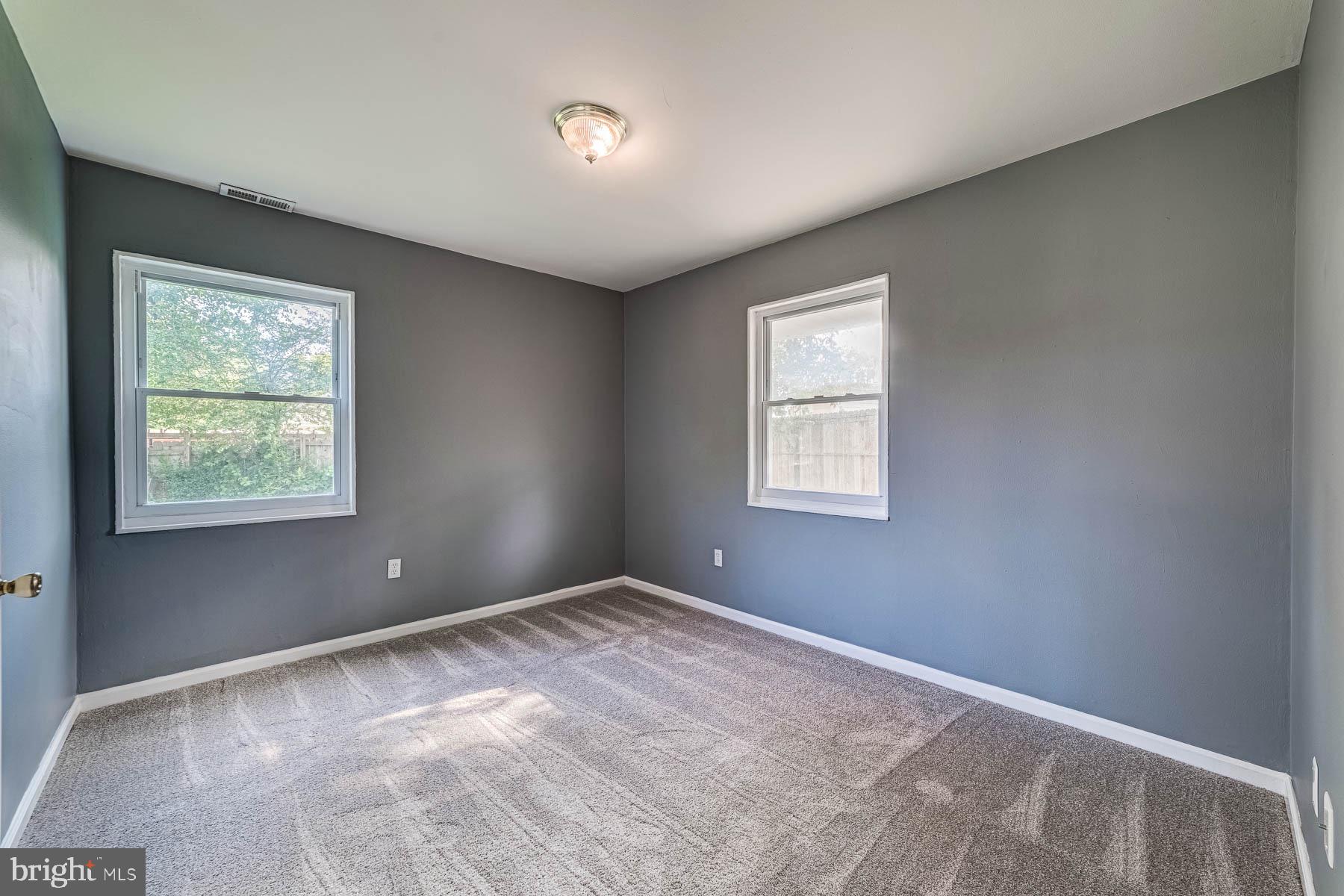 SOUTH LAWN - Residential