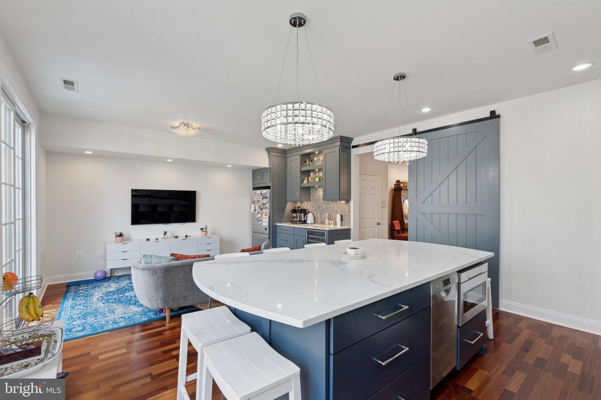 NAVAL SQUARE - Residential