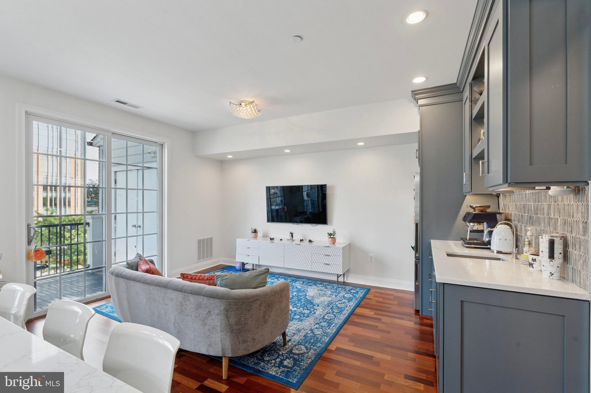 NAVAL SQUARE - Residential