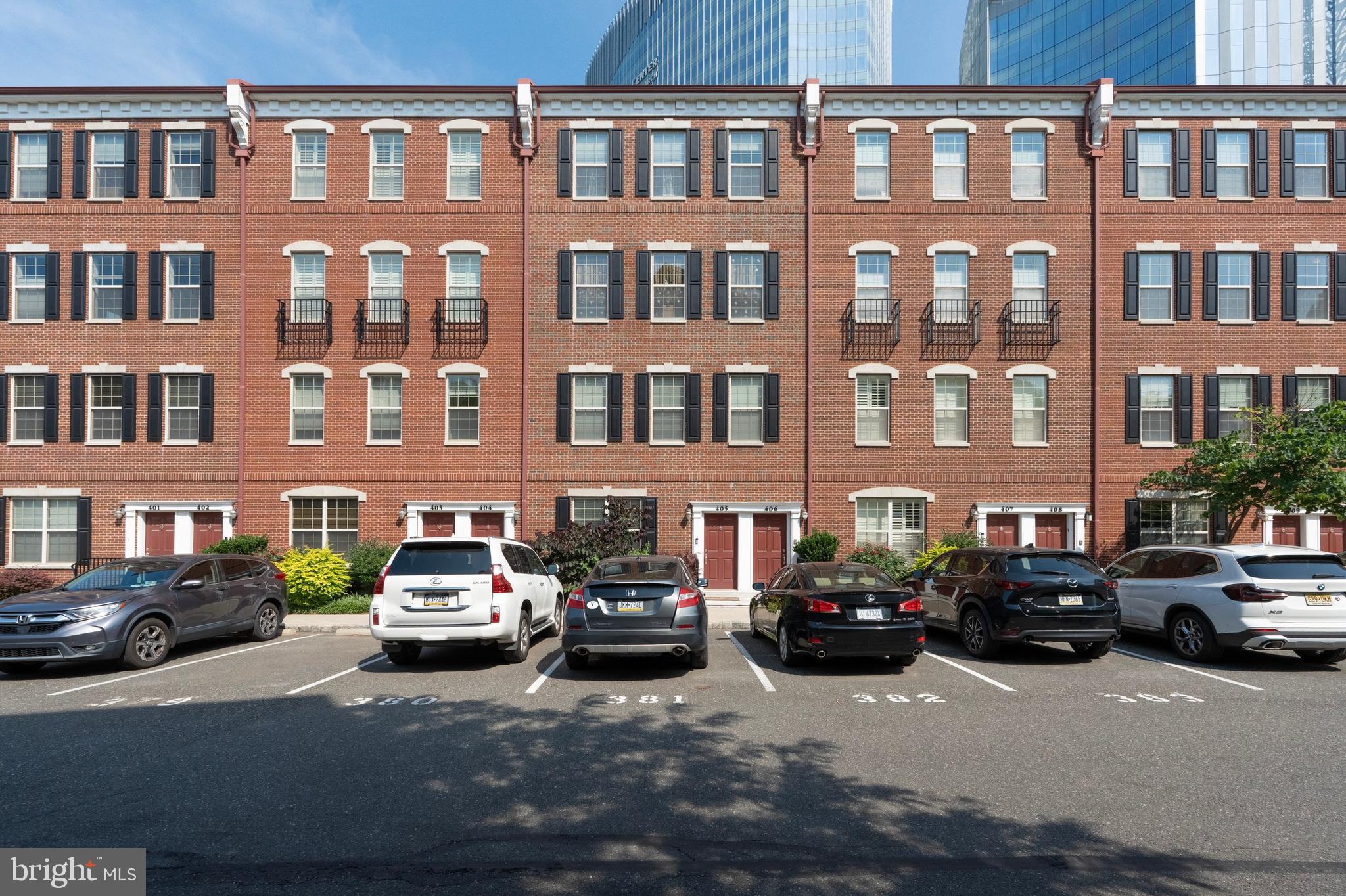 NAVAL SQUARE - Residential