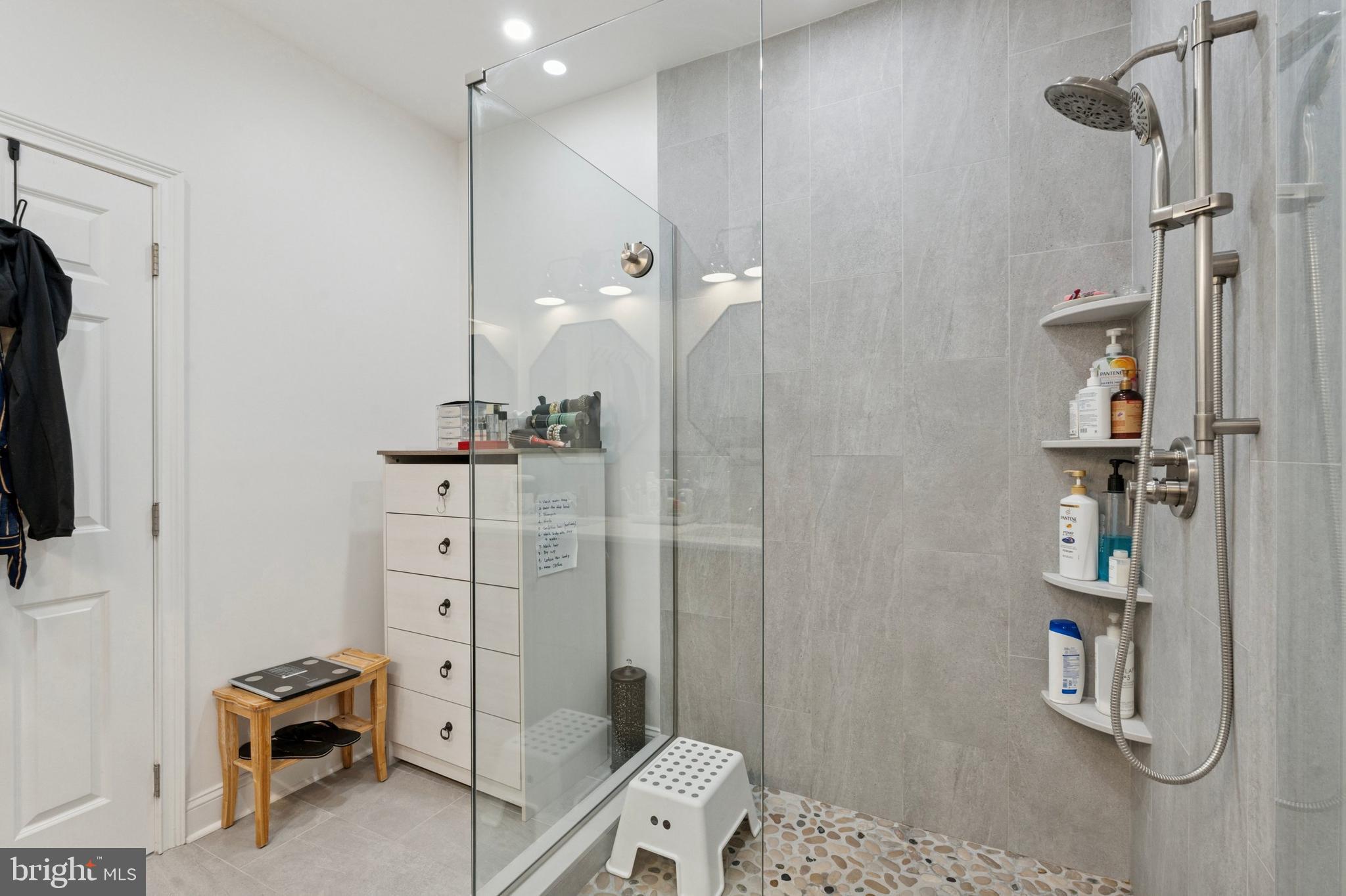 NAVAL SQUARE - Residential