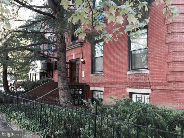 CAPITOL HILL - Commercial Sale