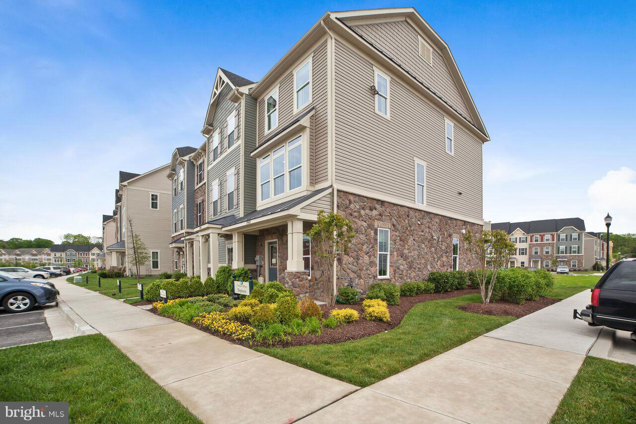 CREEKSIDE VILLAGE - Residential