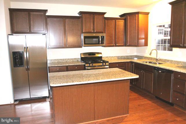 BLUE STREAM - Residential Lease