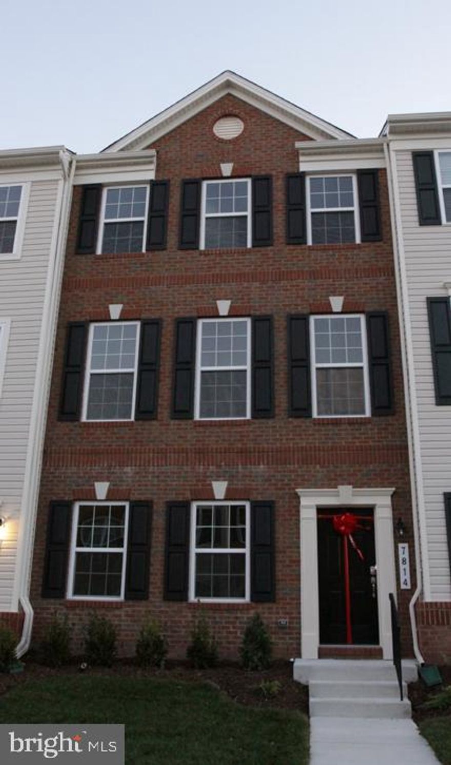 4 BED ROOM 3.5 BATH 2 CAR GARAGE TOWN HOME IN ELKRIDGE IS READY FOR YOUR FAMILY TO MOVE IN.  Fresh painting on entire home, new laminate flooring. Nice community and easy access to Rt 95. Close to shopping centers.