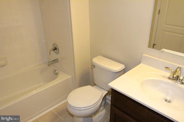 BLUE STREAM - Residential Lease