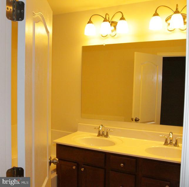 BLUE STREAM - Residential Lease