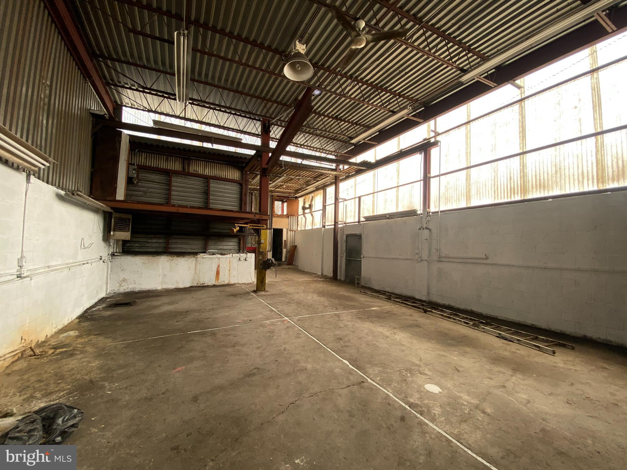 PHILADELPHIA - Commercial Lease