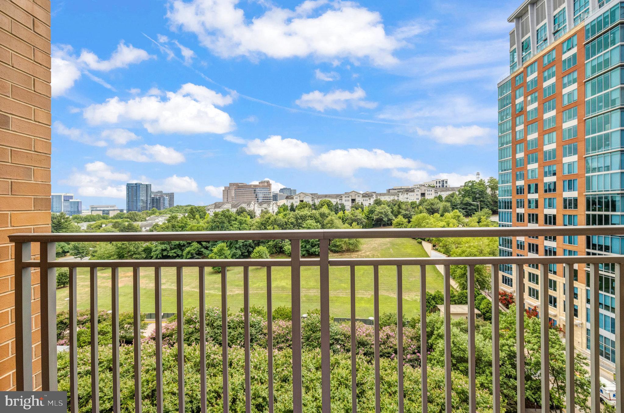 ONE PARK CREST CONDOMINIUM - Residential