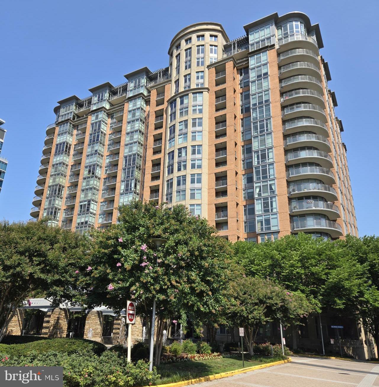 ONE PARK CREST CONDOMINIUM - Residential