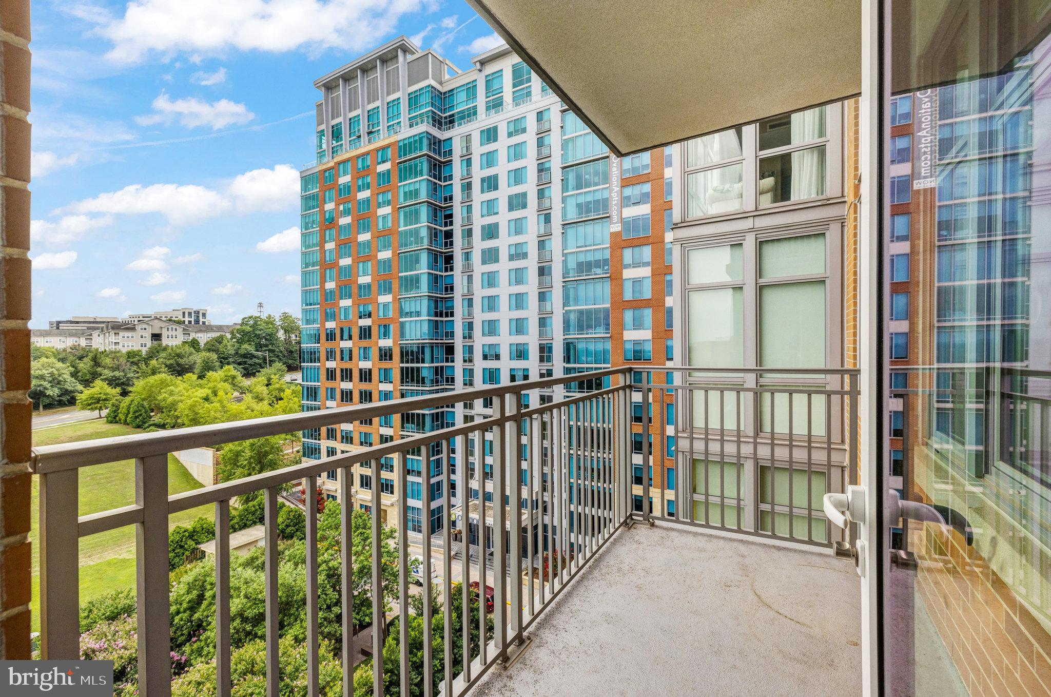 ONE PARK CREST CONDOMINIUM - Residential