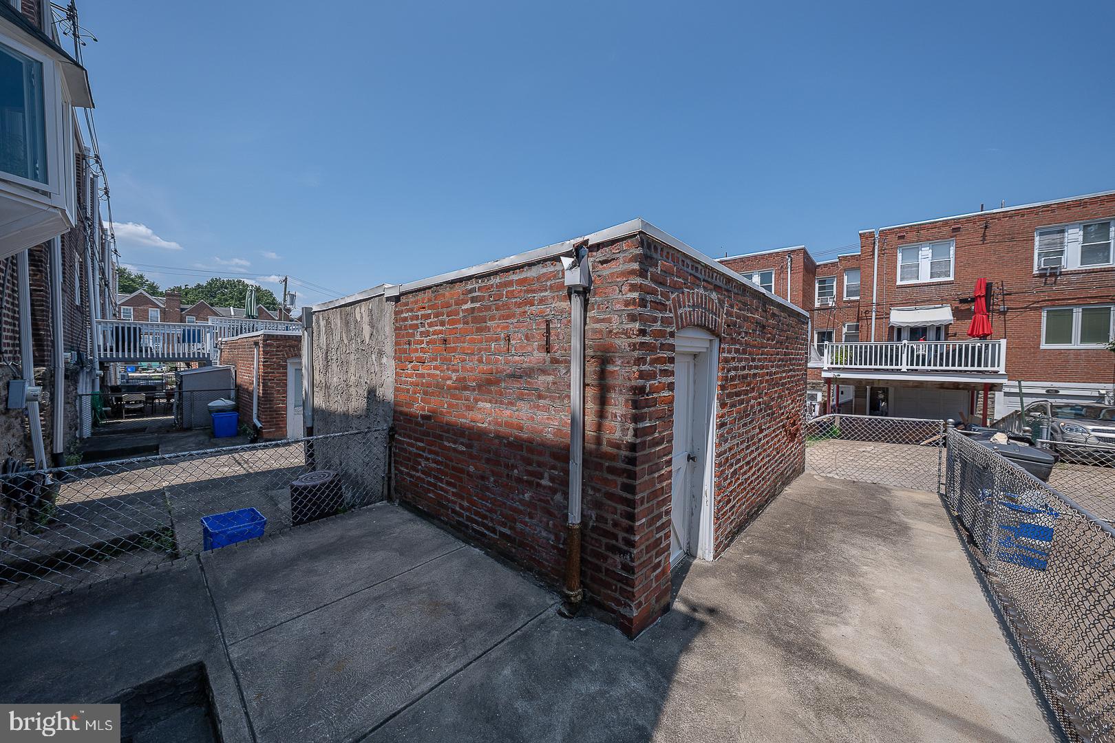 ROXBOROUGH - Residential