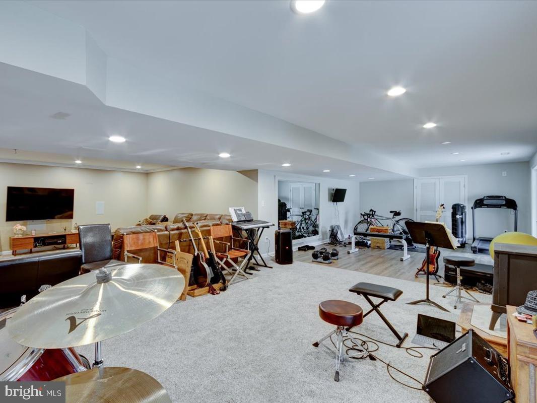 SMUGGLERS COVE - Residential