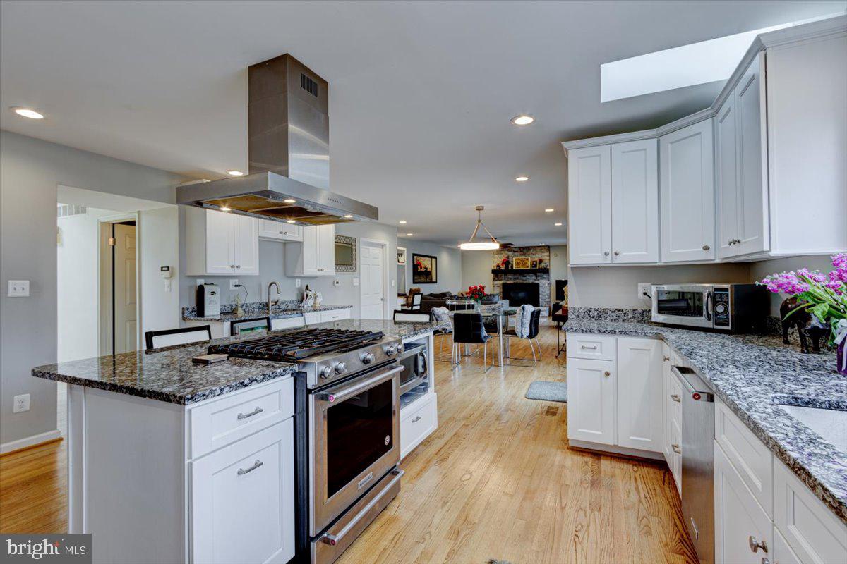 SMUGGLERS COVE - Residential