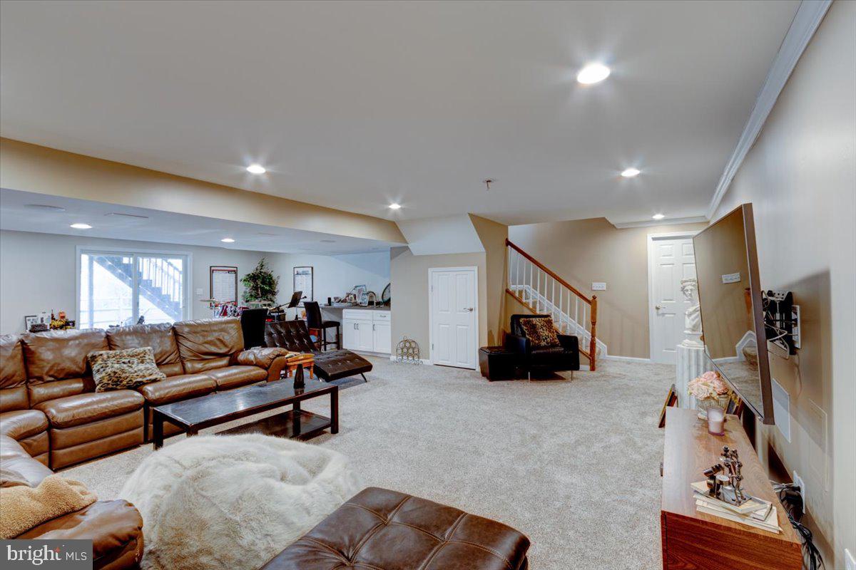 SMUGGLERS COVE - Residential