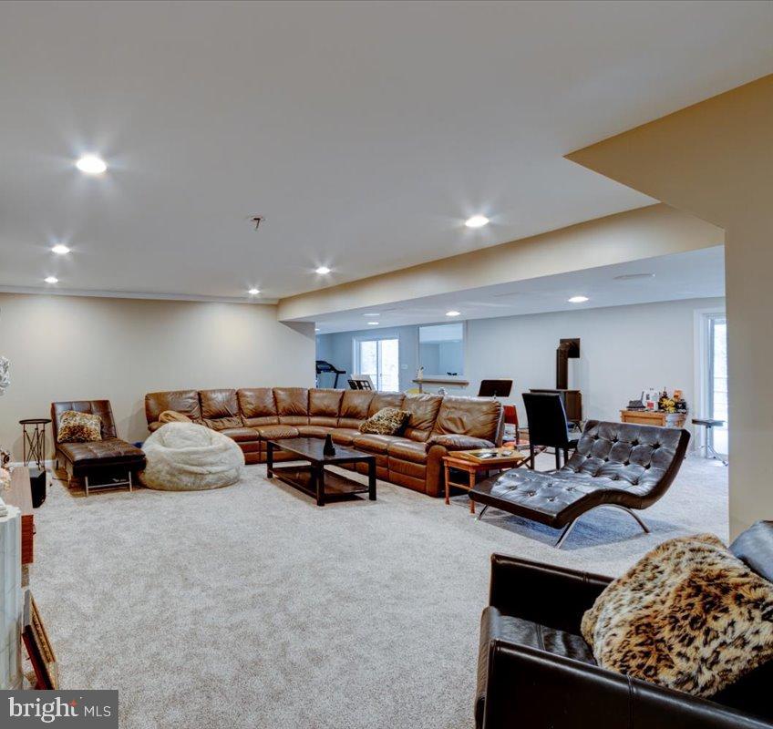 SMUGGLERS COVE - Residential