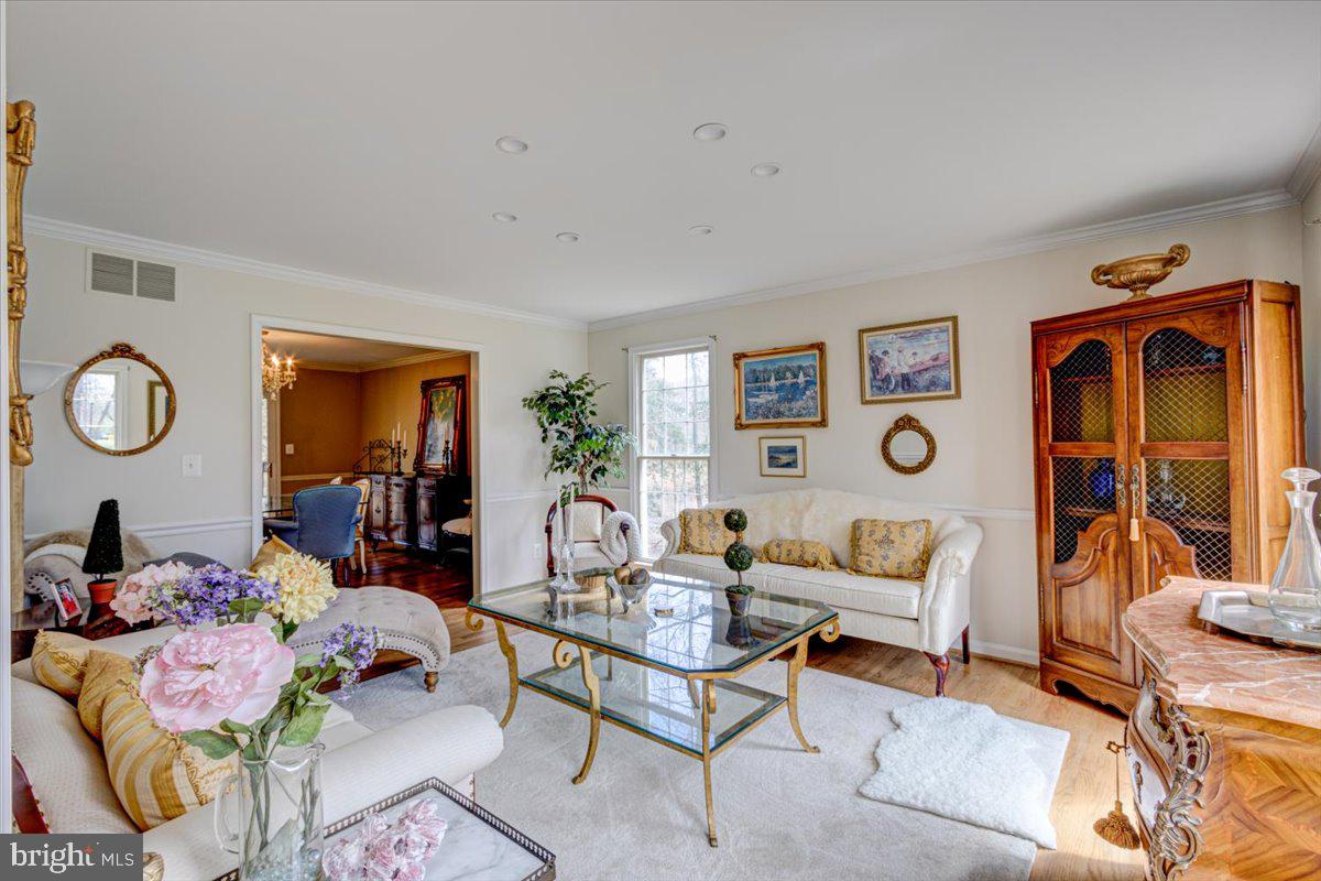 SMUGGLERS COVE - Residential