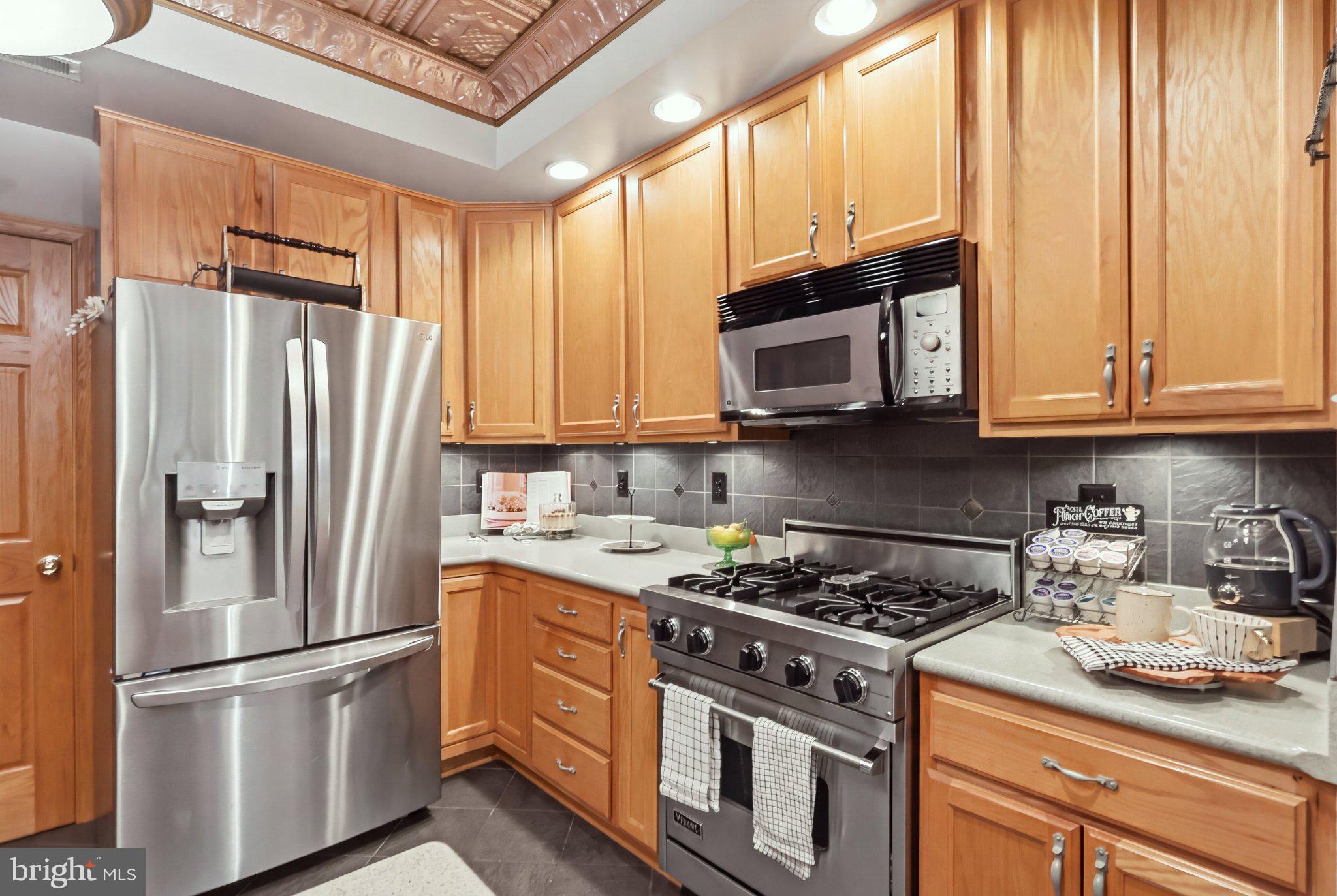 1215 LINDSAY LANE