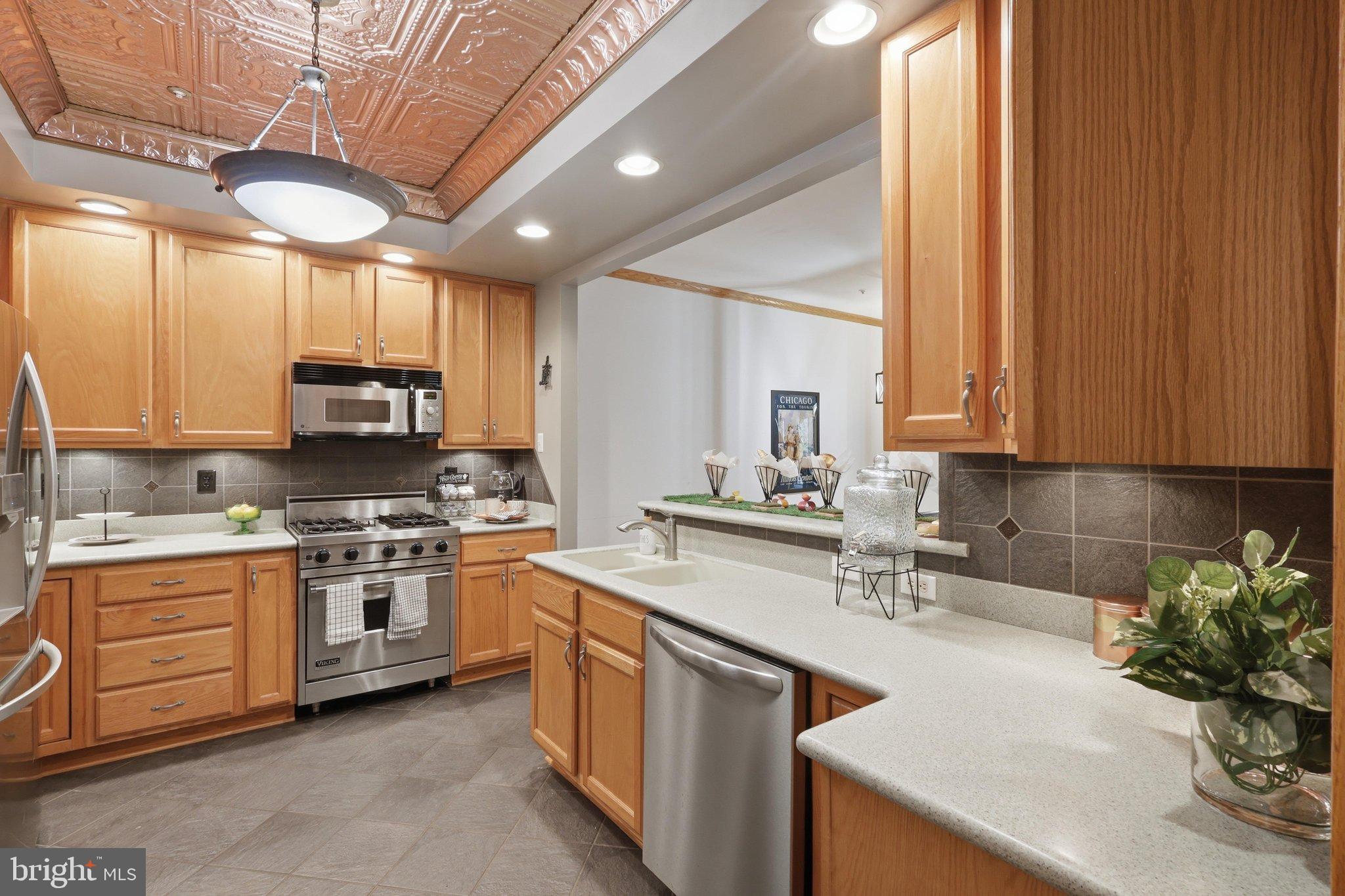 1215 LINDSAY LANE