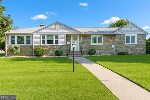 Photo of 136 Cora Avenue, WILLIAMSTOWN, NJ 08094 (MLS # NJGL2064932) Photo of 136 Cora Avenue, WILLIAMSTOWN, NJ 08094 (MLS # NJGL2064932)