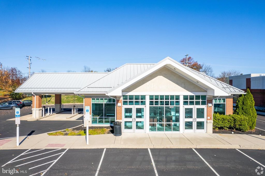 Photo of 1600 Sumneytown Pike, LANSDALE, PA 19446 (MLS # PAMC2167396)