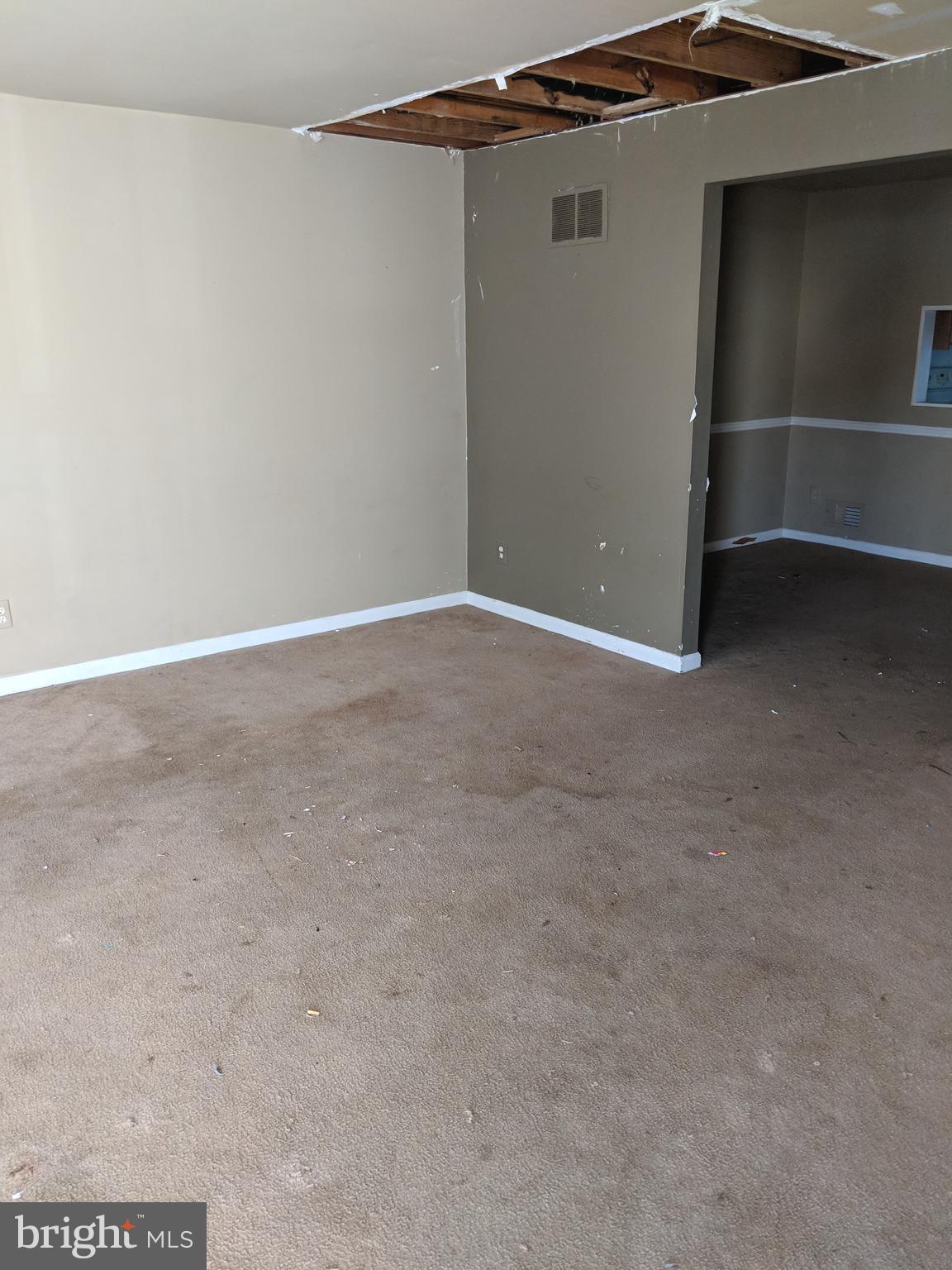 VILLAGE OF OLD HARFORD - Residential