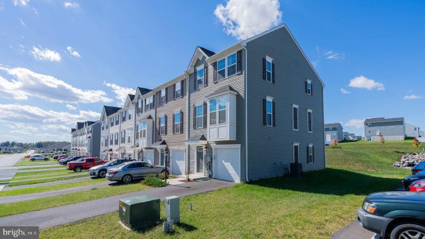 84 DRIPPING SPRING DR, HEDGESVILLE, WV 25427 - Image 0a63b1325fd328e4d6cc238593ddeefd/136636732