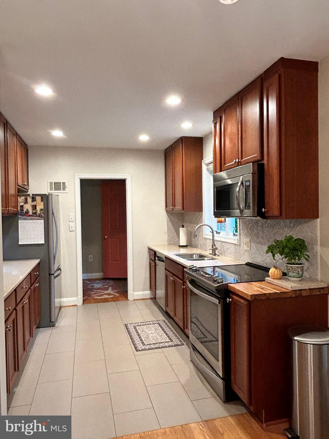 HICKORY HILL - Residential