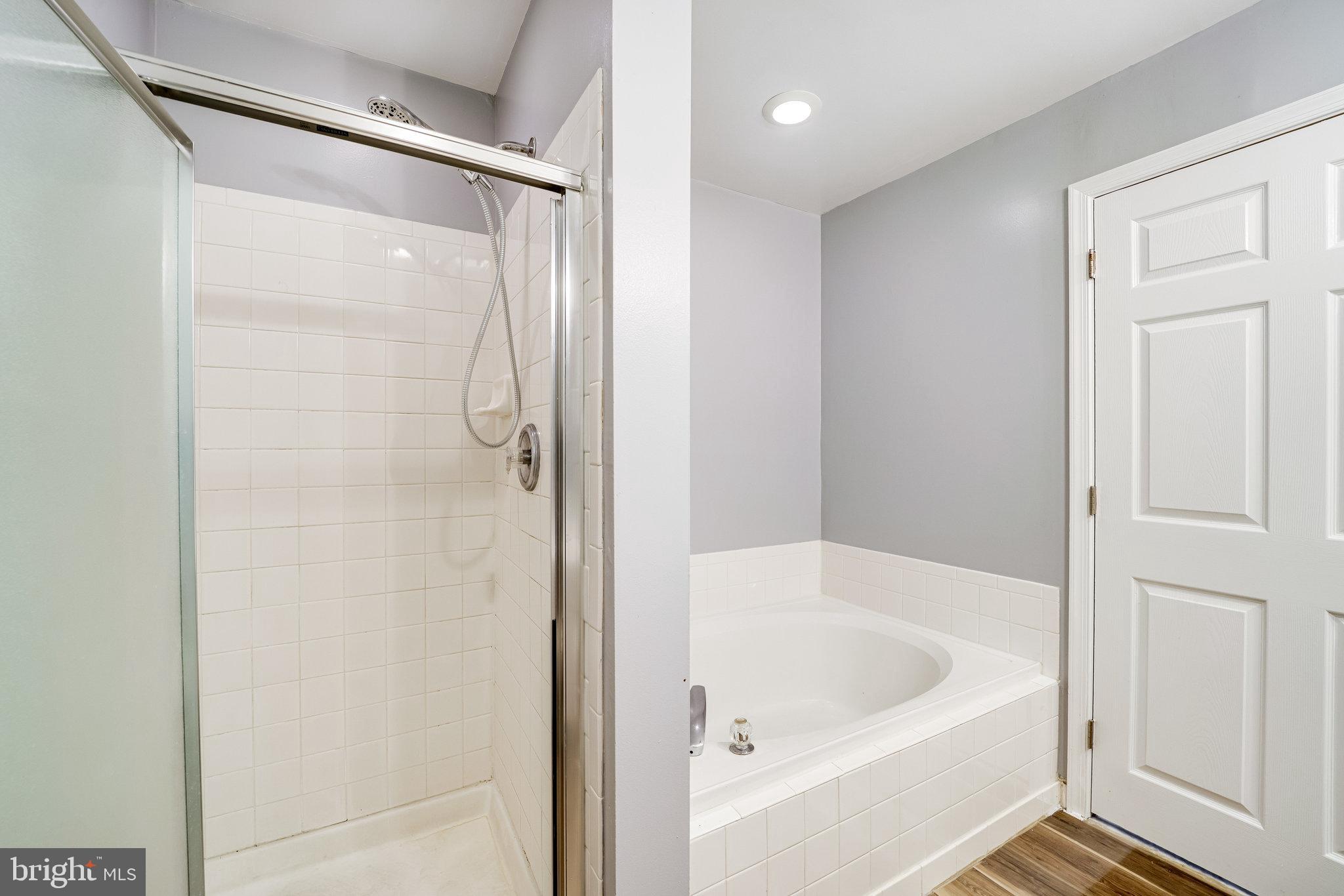 ISLAND CREEK - Residential Lease