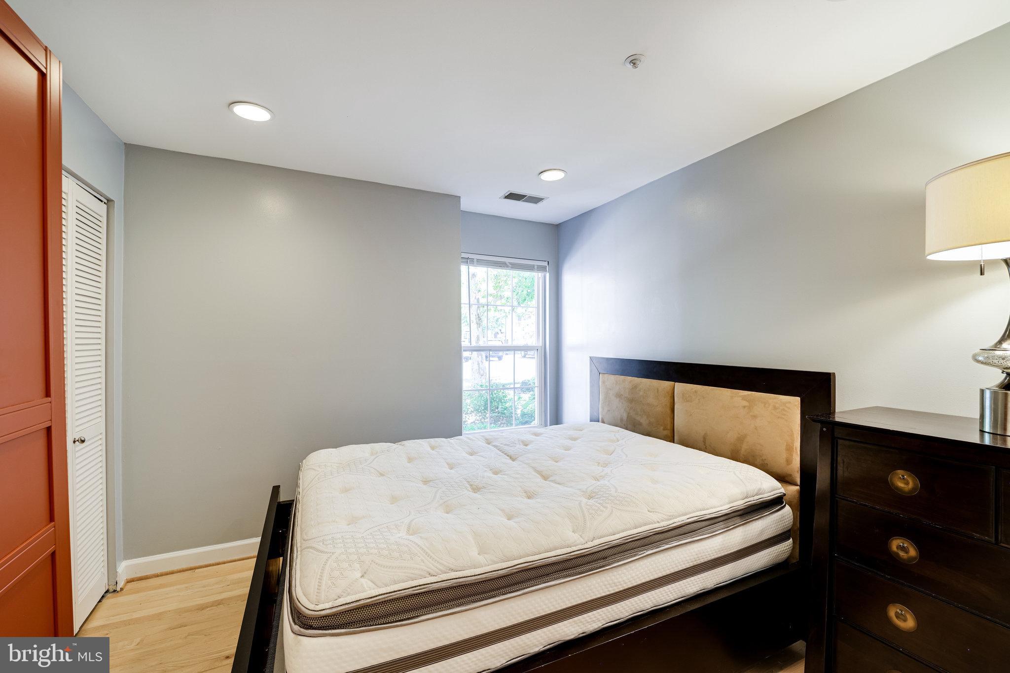 ISLAND CREEK - Residential Lease