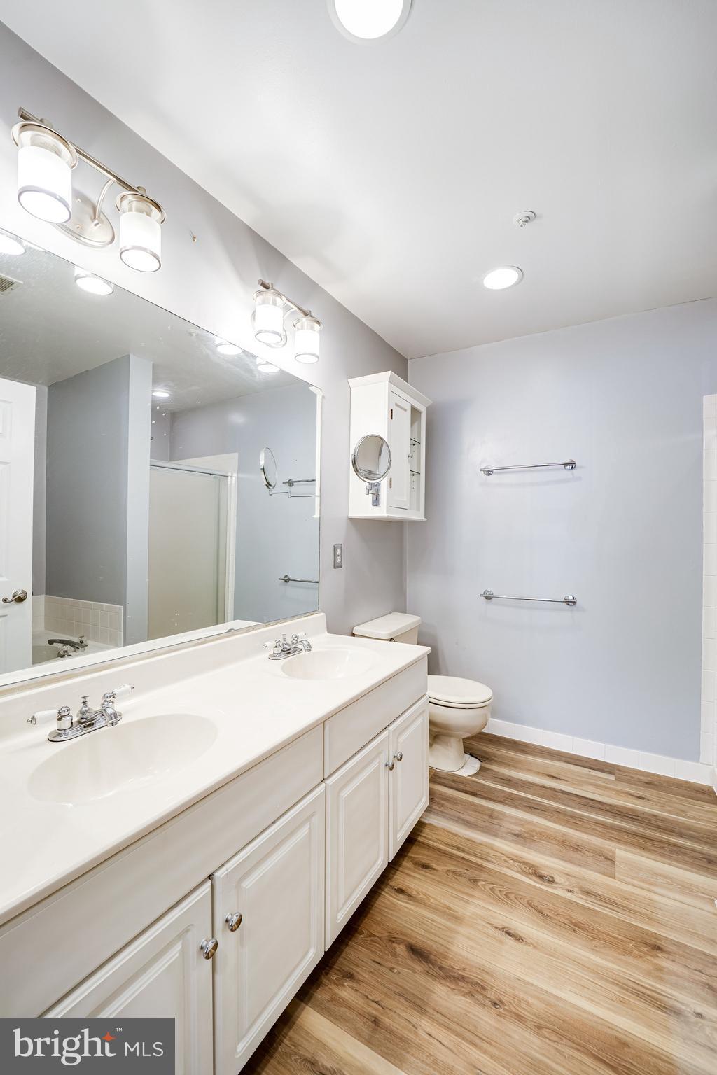 ISLAND CREEK - Residential Lease