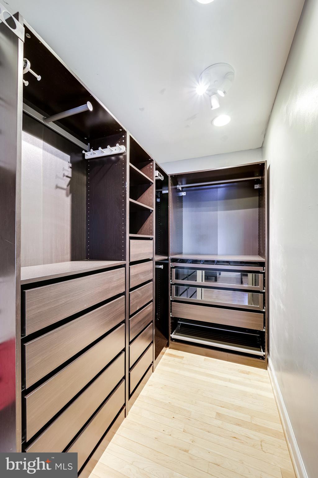 ISLAND CREEK - Residential Lease