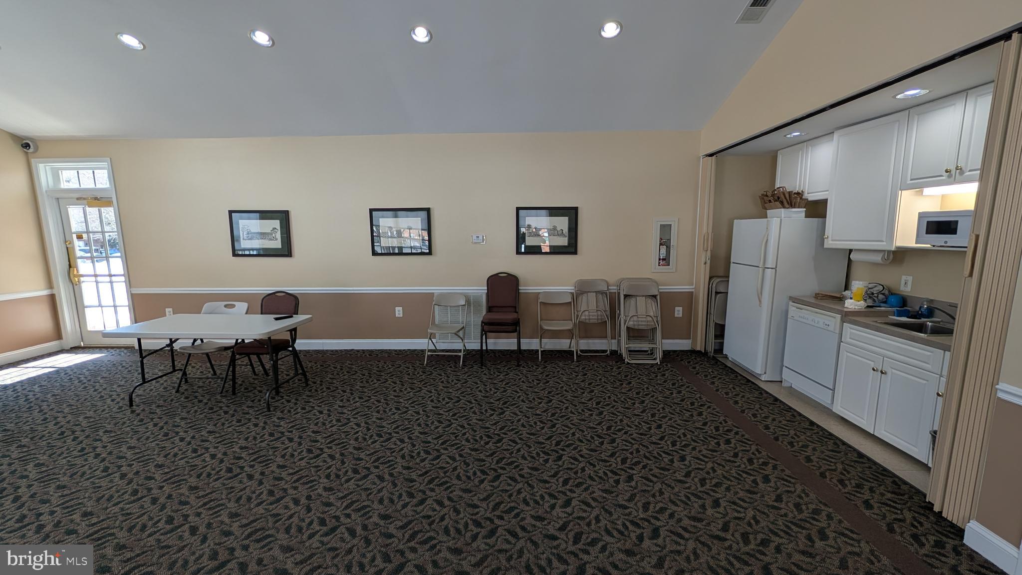 ARLINGTON OAKS - Residential