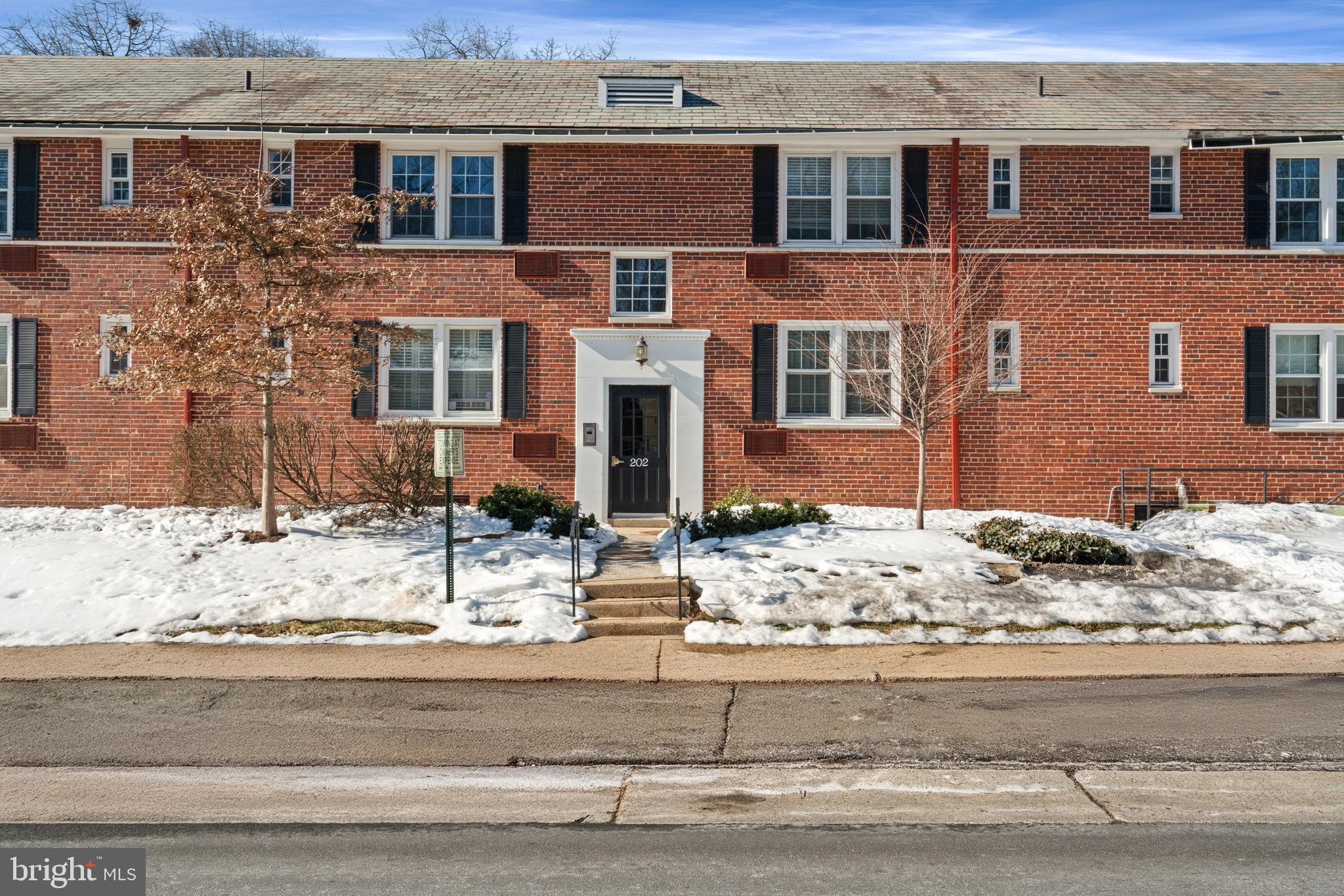 ARLINGTON OAKS - Residential