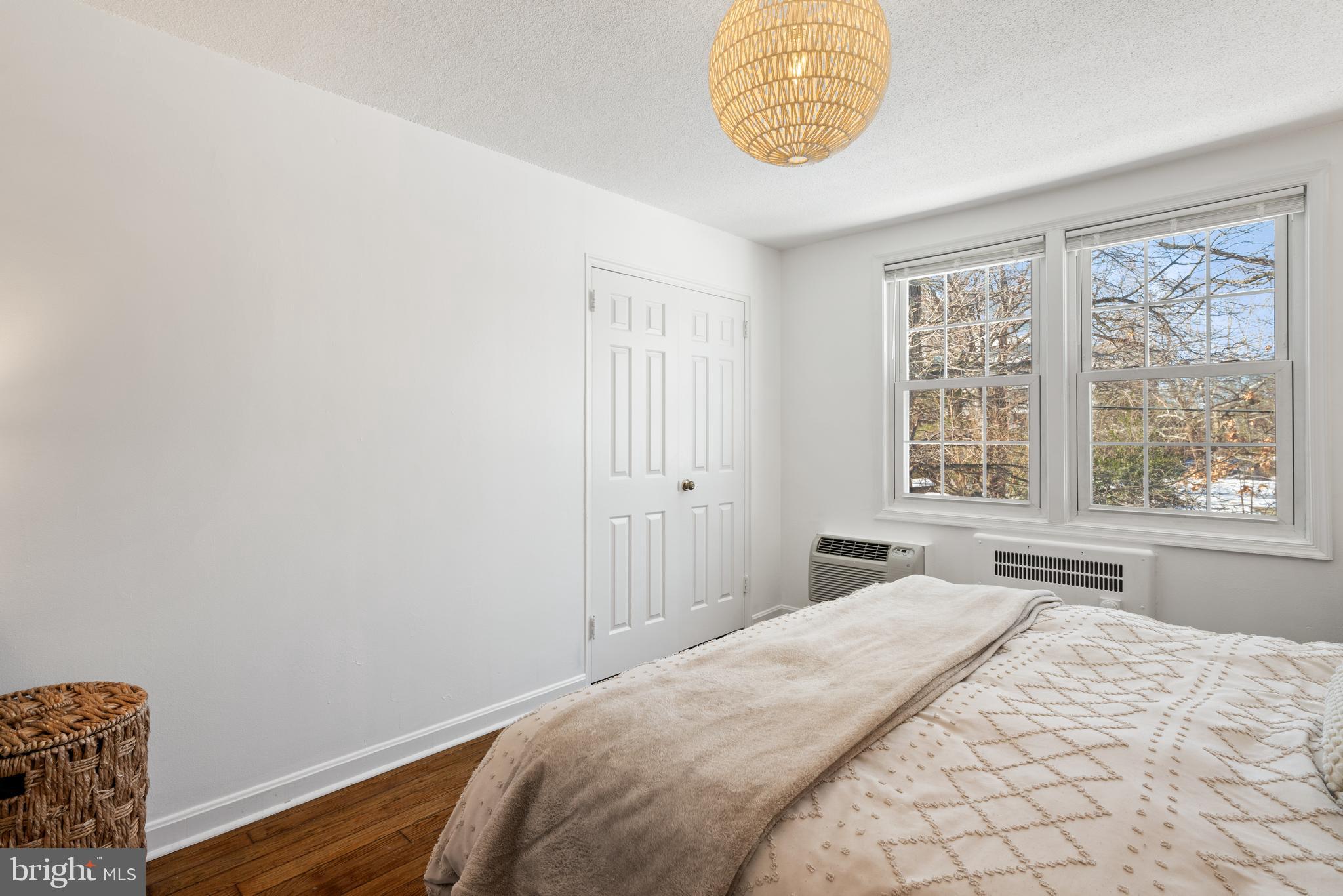 ARLINGTON OAKS - Residential