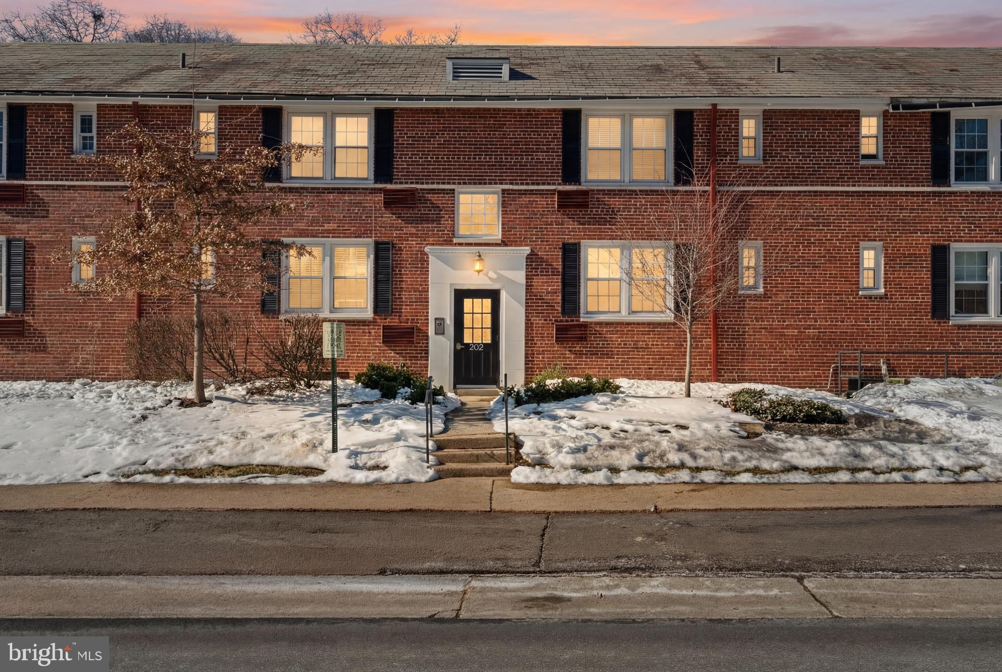 ARLINGTON OAKS - Residential