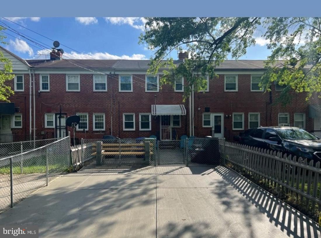 CHINQUAPIN PARK - Residential