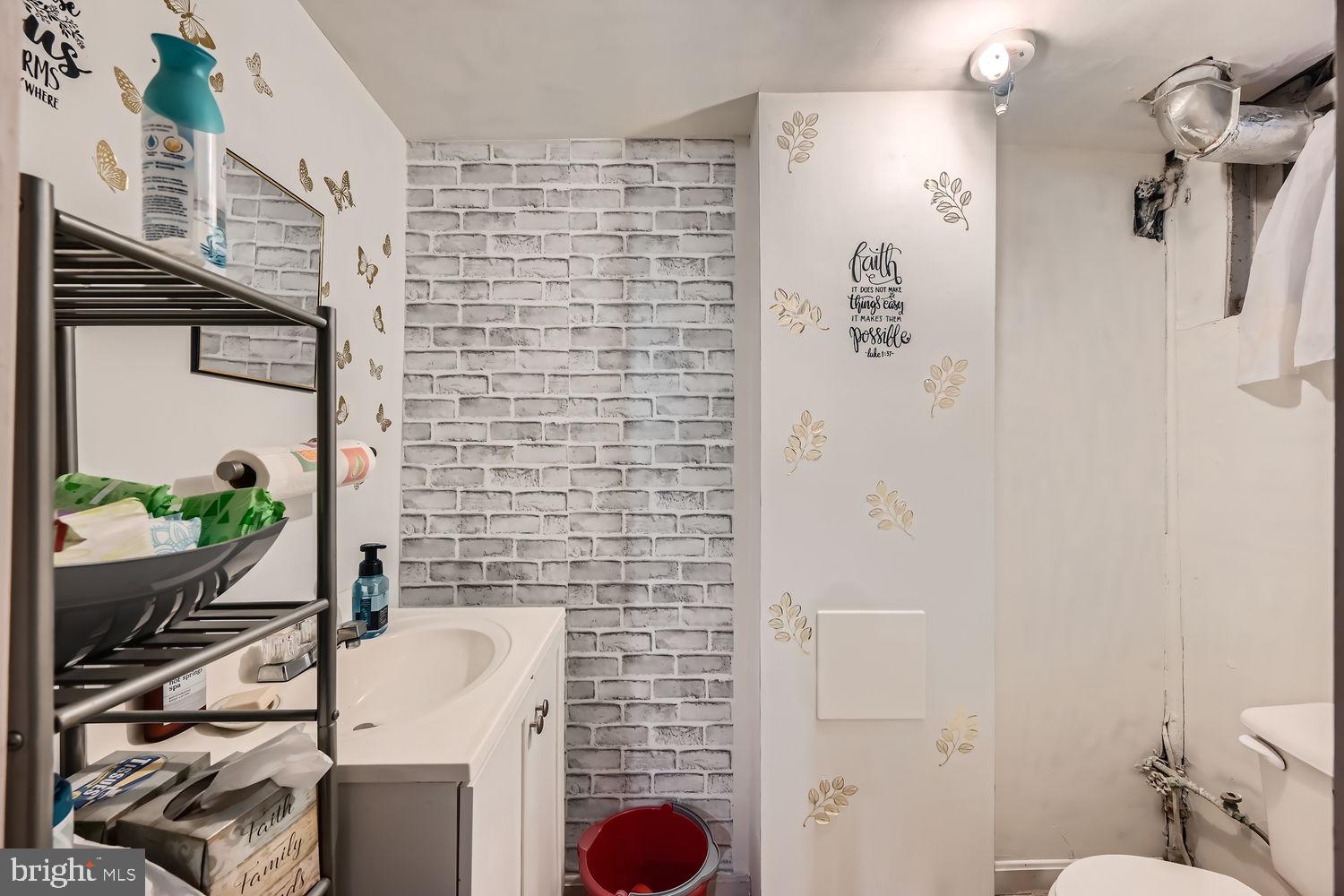 CHINQUAPIN PARK - Residential