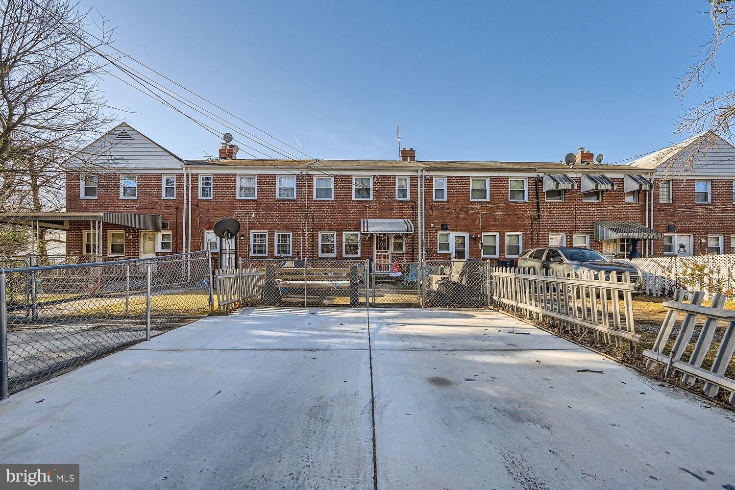 CHINQUAPIN PARK - Residential