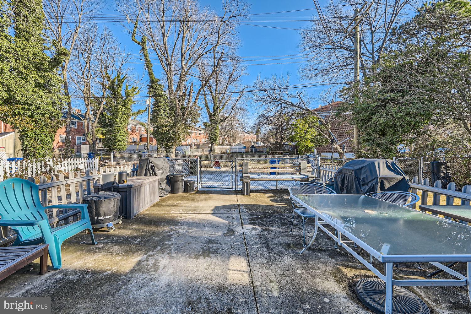 CHINQUAPIN PARK - Residential