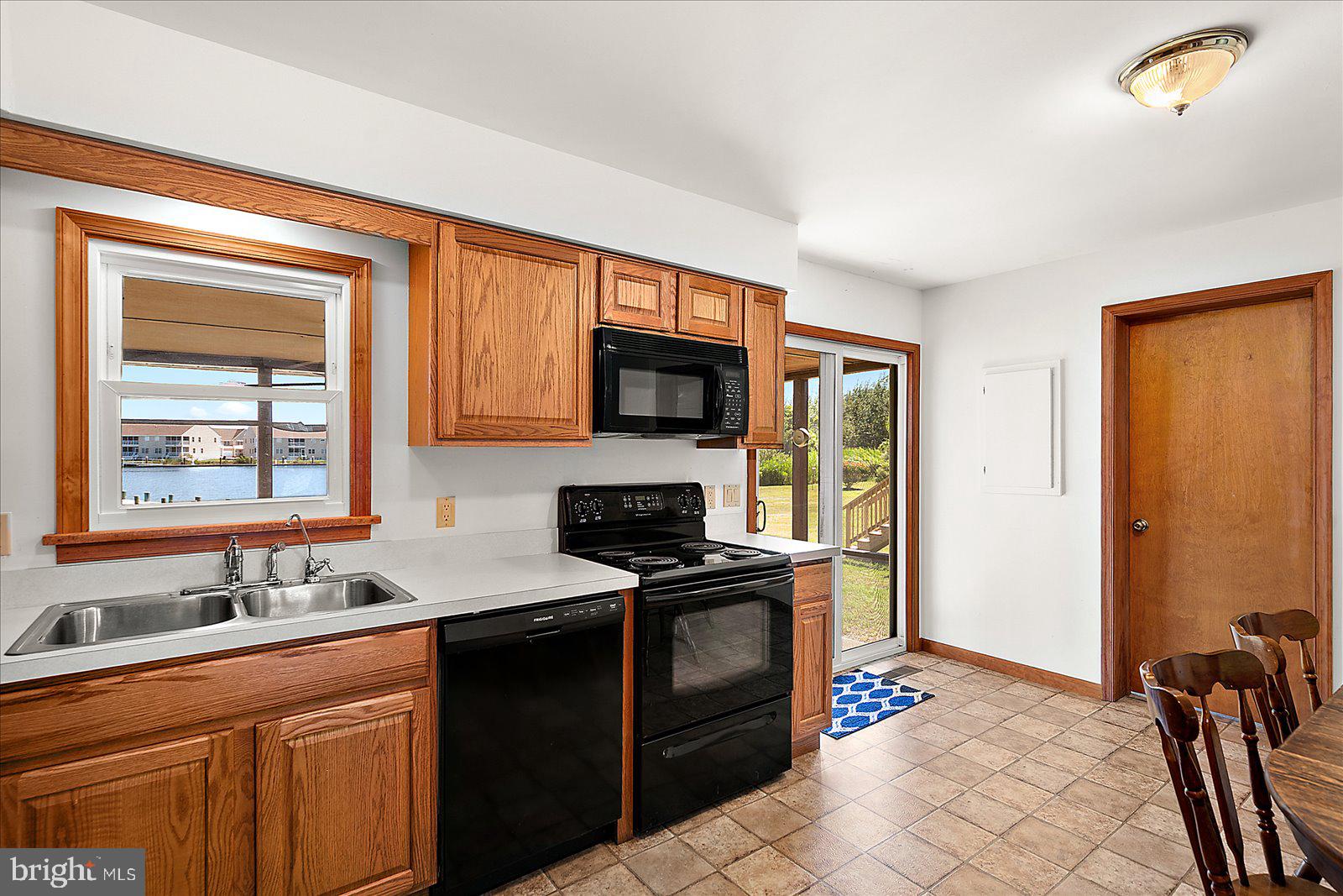 LANDON'S COVE - Residential
